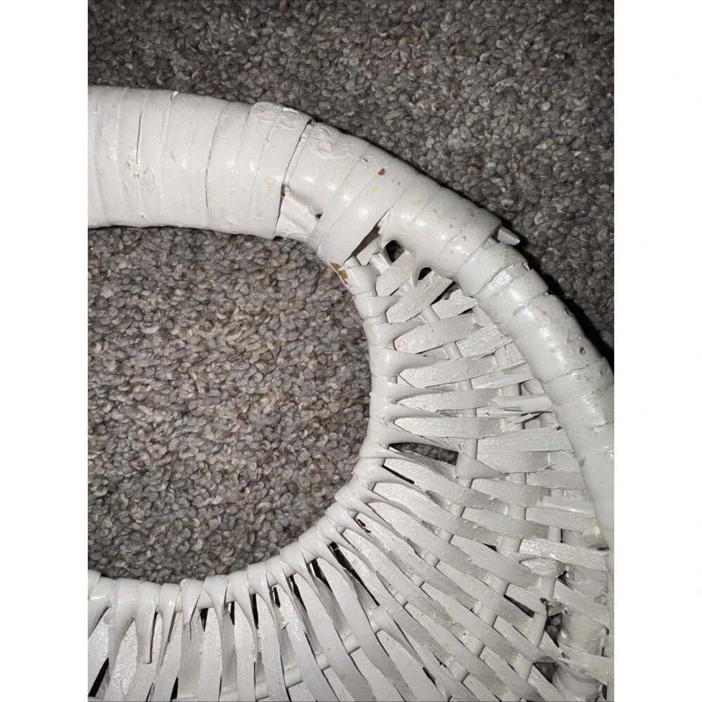 Vtg Wicker Basket Round White Wall Pocket Rustic Painted Boho Farmhouse 8-10”
